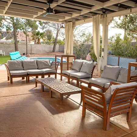 Comfy Expansive Home - Near The Strip - Heated Pool